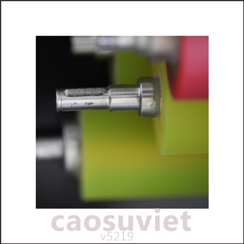 Chất hóa dẻo polymer giúp trục cao su duy trì tính mềm dẻo